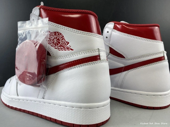 Kick Theory (2017) Retro Air 1 Red 555088-103 Metallic Jordan 0818
